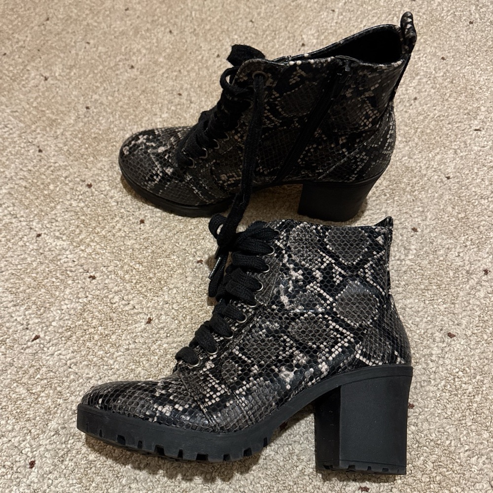 Time and Tru Black and White Snakeskin Shoes